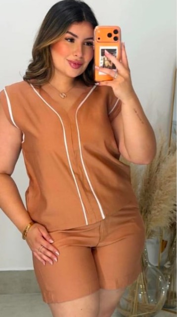 Conjunto feminino plus com viés branco
