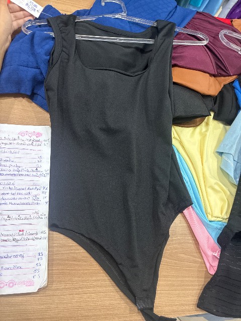 Body camiseta decote quadrado