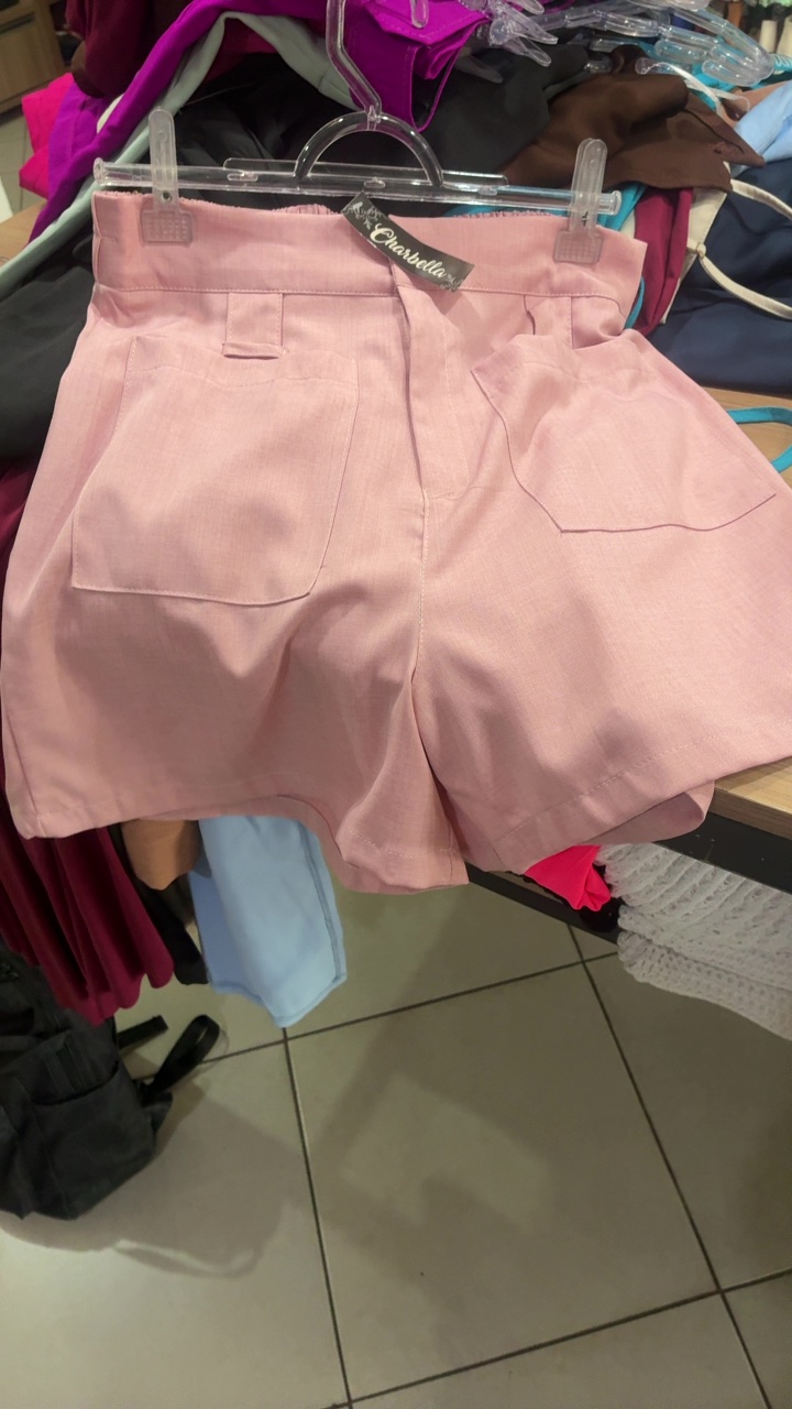 Short bolso com detalhe Plus