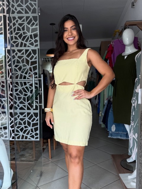 Vestido curto aberto cintura