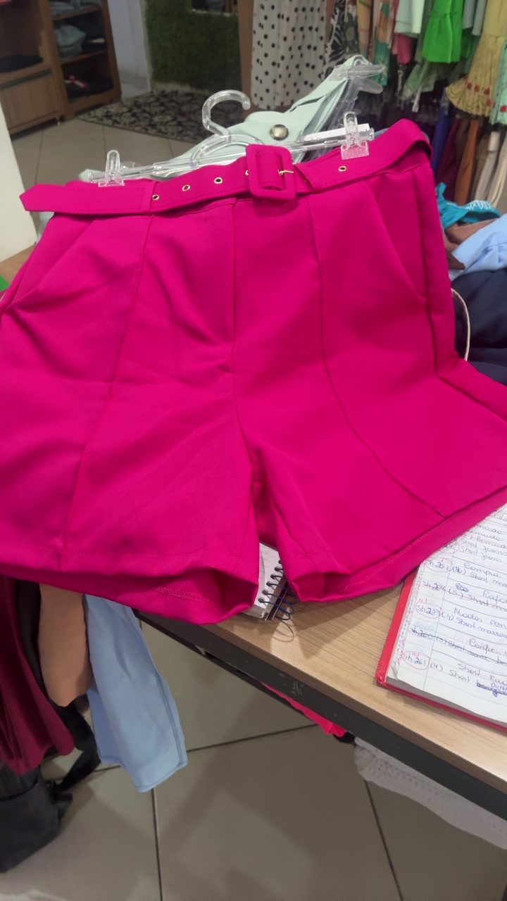 Shorts de alfaiataria com cinto