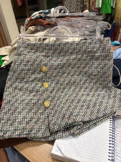 Short saia de inverno c/ três botões