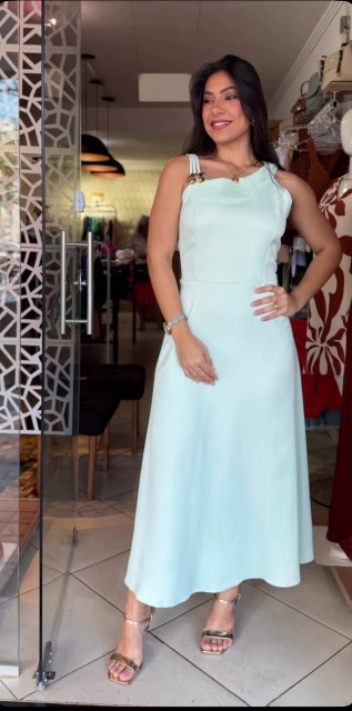 Vestido alfaiataria longo c/detalhe dourado ombro