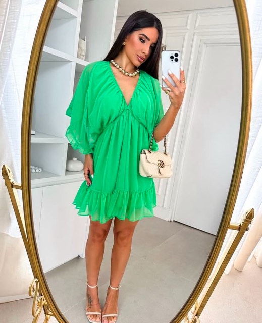 Vestido curto no crepe manga morcego