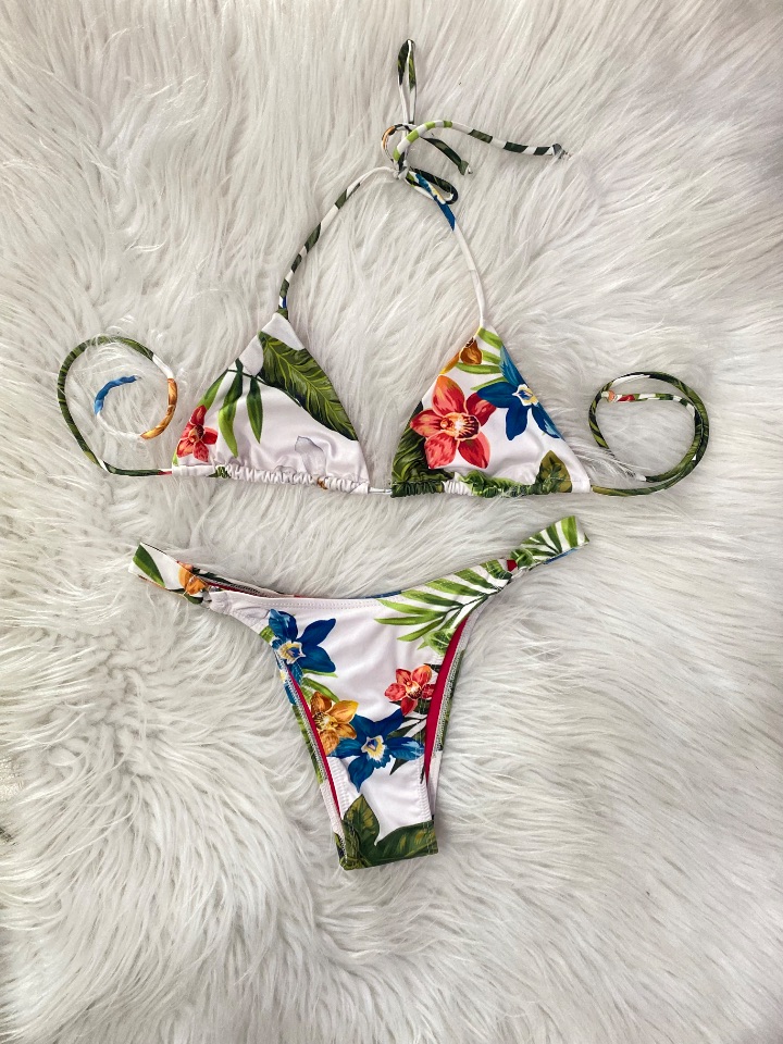 BIQUINE fundo branco estampado