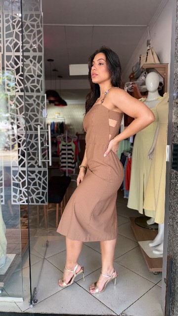 Vestido mídi no marrante