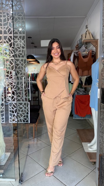 Conjunto alfaiataria calça e blusa alça