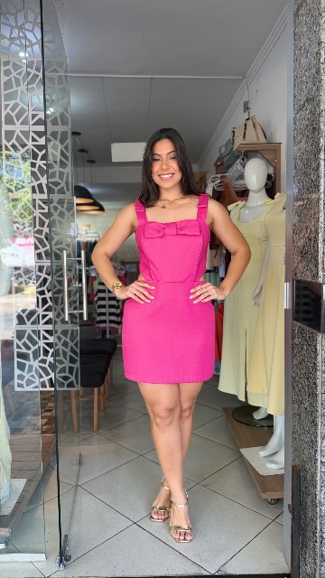 Vestido curto alfaiataria com laço ombro