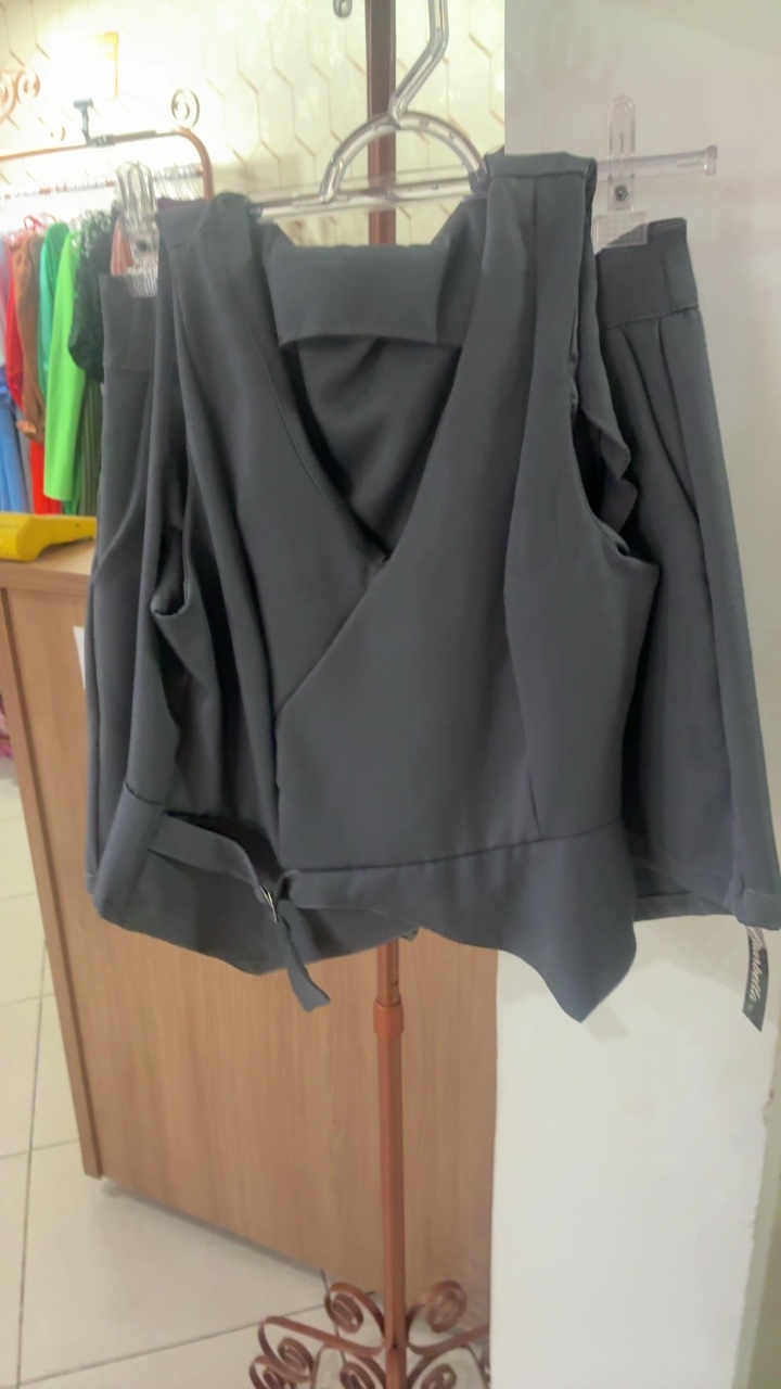 Conjunto short e blusa c/fivela