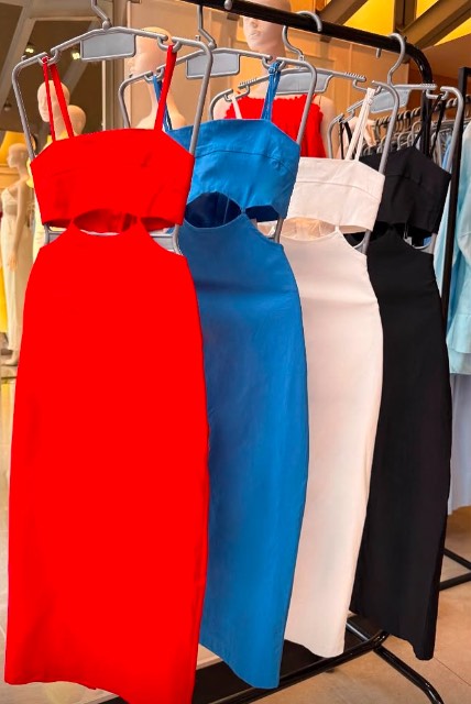 Vestido mídi justo Alca fina abertua cintura