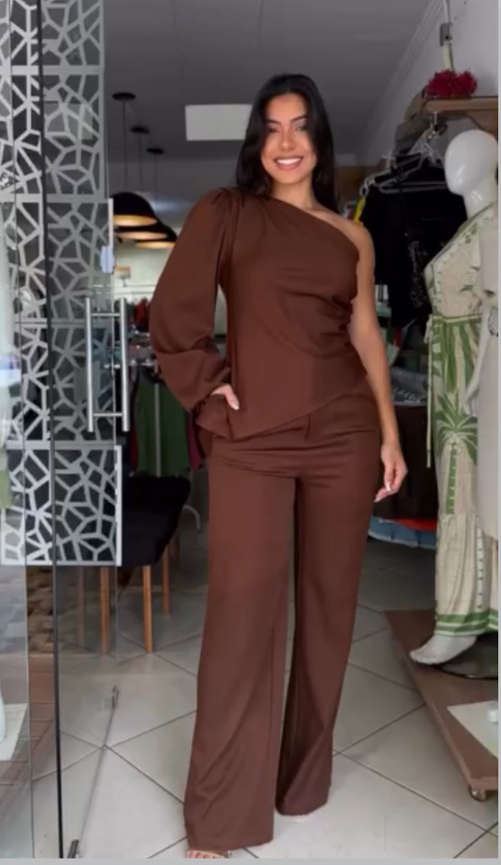 Conjunto alfaiataria calça com blusa uma manga comprida