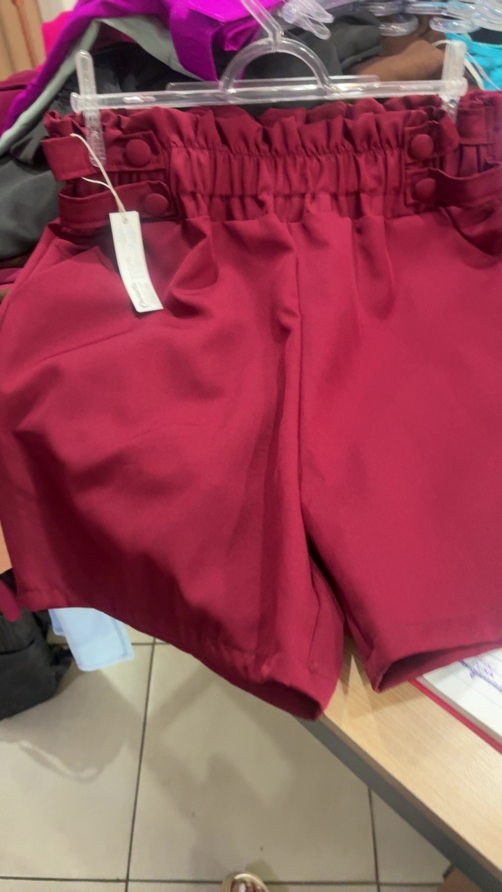Shorts Cintura Alta Franzida c/ botoes