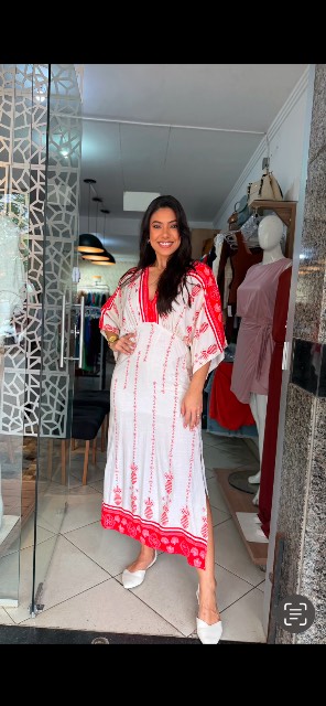 Vestido mídi floral manga morcego