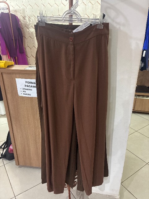 Calça pantalona marrante