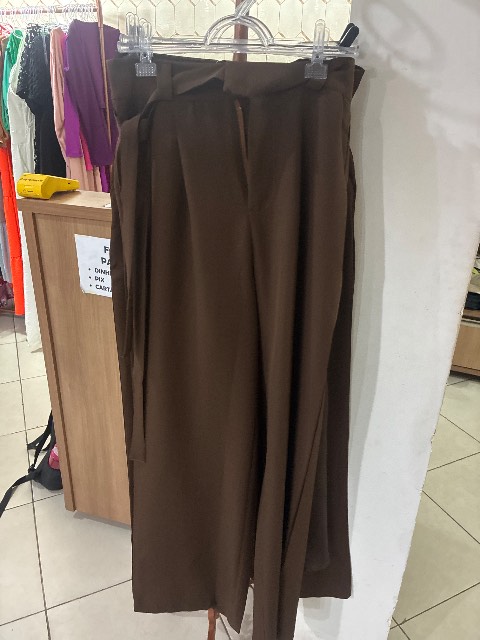 Calça alfaiataria marrom